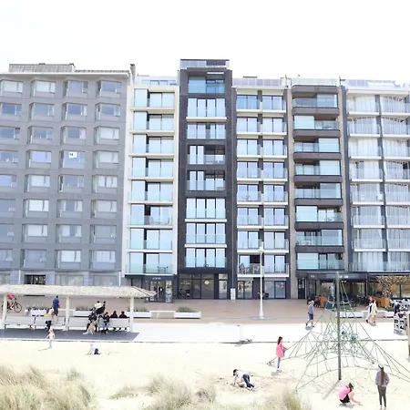 In With Terrace, Cleaning Included Apartment Nieuwpoort